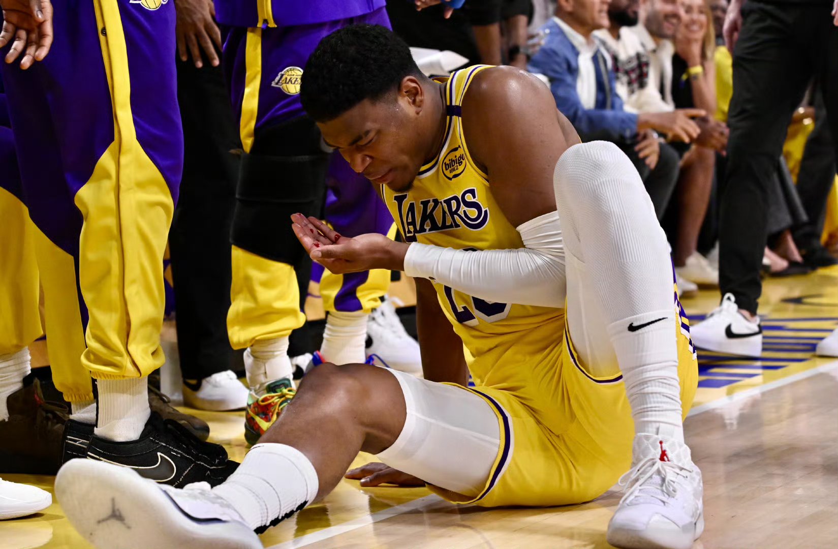 关于今晚国王杯焦点战，洛杉矶湖人伤情更新，震撼外界，资深球员宣示担当的信息