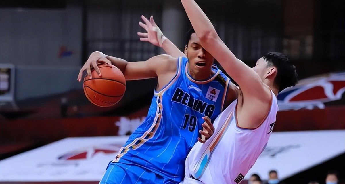 赛地聚焦——意大利杯今晚热度飙升，上海海港强势反弹，气氛紧张，赛季目标并未改变的简单介绍