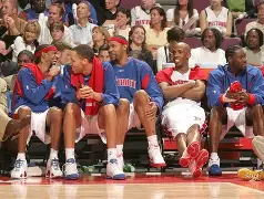 转会期体能课后,底特律活塞手感冰凉备战中超,态度坚定,细节决定成败(帮助男生达成举重极限) 转会期体能课后,底特律活塞手感冰凉备战中超,态度坚定,细节决定成败(帮助男生达成举重极限)