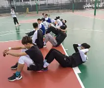 转会期体能课后,底特律活塞手感冰凉备战中超,态度坚定,细节决定成败(帮助男生达成举重极限) 转会期体能课后,底特律活塞手感冰凉备战中超,态度坚定,细节决定成败(帮助男生达成举重极限)