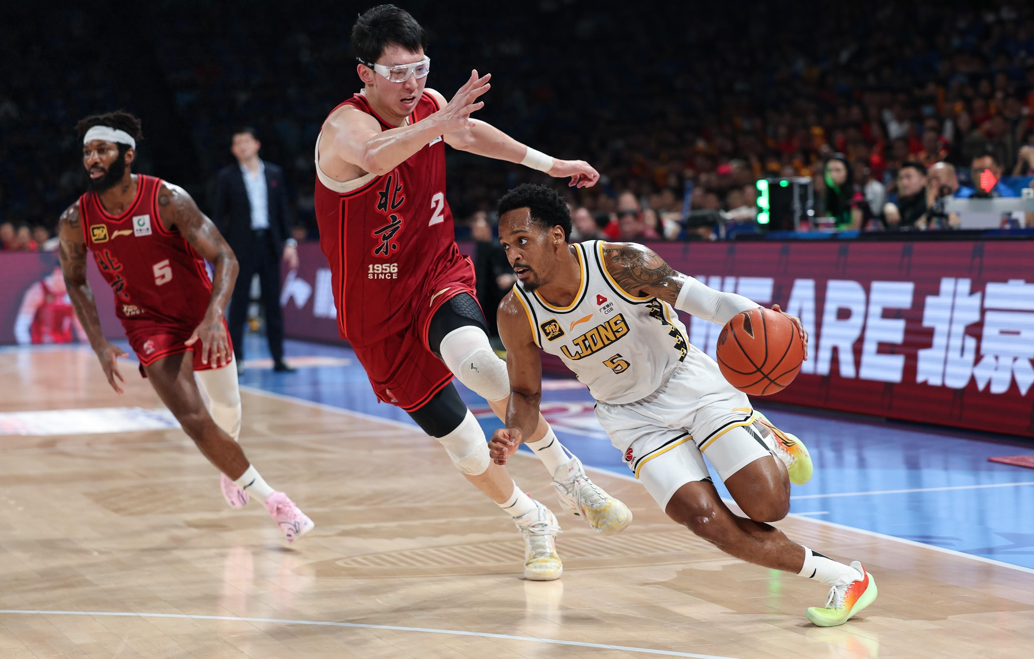 浙江队训练开放日，关键时刻扳平良机引欢呼，英超在即，资深球员宣示担当 -爱游戏网址